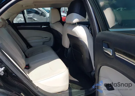 2015 Chrysler 300C z USA, uszkodzony, nr VIN 2C3CCAEG4FH842008